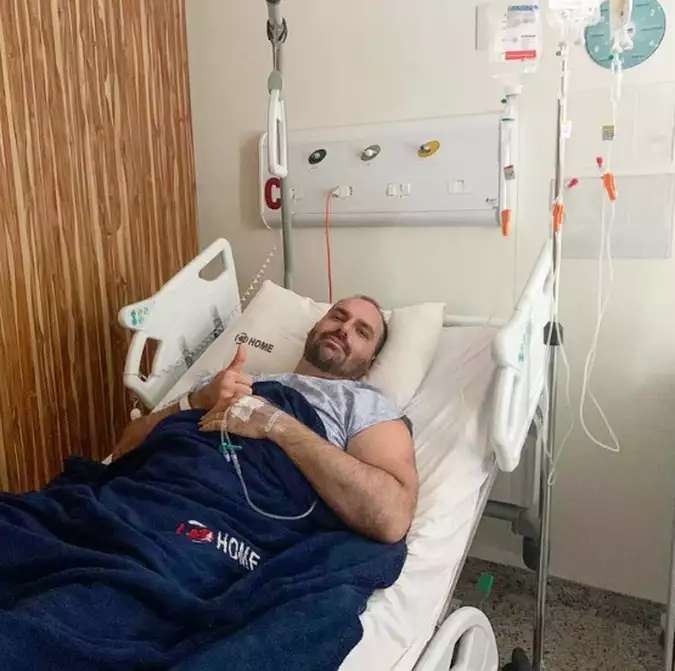 Deputado Eduardo Bolsonaro &eacute; operado em Bras&iacute;lia