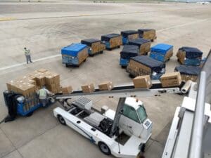 Covid-19: voo com 7,9 milh&otilde;es de m&aacute;scaras cir&uacute;rgicas chega ao Brasil e ser&atilde;o distribu&iacute;das em todo o pa&iacute;s