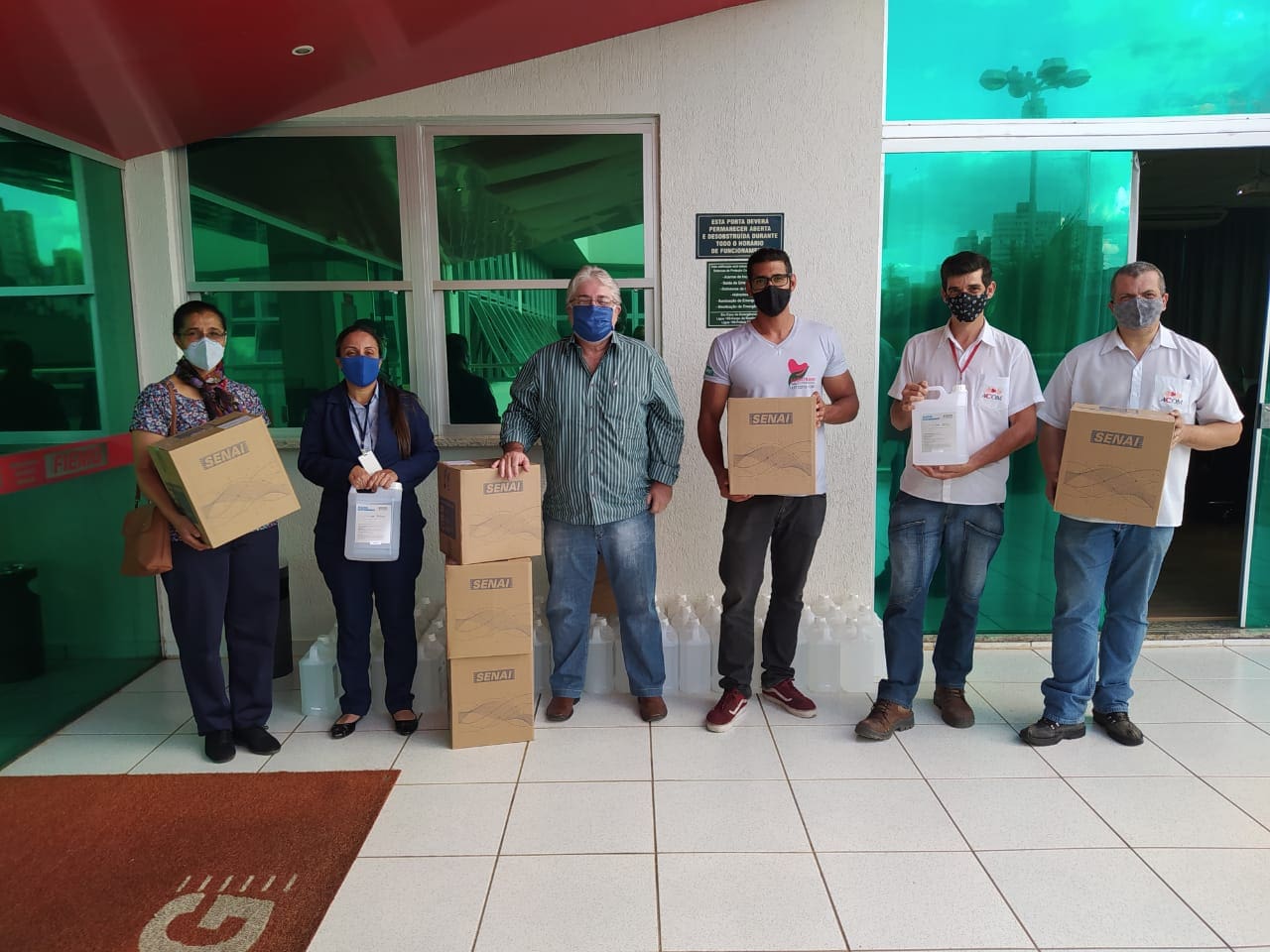 Mais entidades recebem doa&ccedil;&atilde;o de &aacute;lcool e m&aacute;scaras