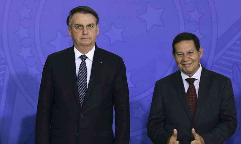 Eduardo Bolsonaro critica pronunciamento de Mourão