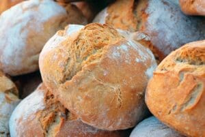 Discuss&atilde;o por p&atilde;o na geladeira termina em morte em Passos