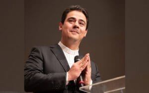 Padre celebridade de goi&aacute;s &eacute; investigado por lavagem de dinheiro. Entenda como era feito.