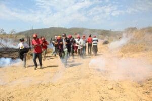 Veja os videos: Tens&atilde;o aumenta e Reintegra&ccedil;&atilde;o de posse em acampamento no Sul de Minas chega ao terceiro dia