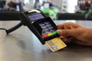 Compras com cart&otilde;es aumentam 3% no primeiro semestre