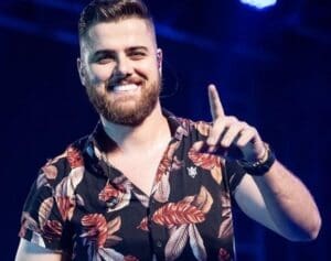 Foto do cantor Z&eacute; Neto de Sunga, chama a aten&ccedil;&atilde;o dos seguidores no Instagram