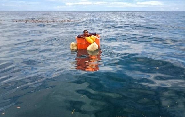 Homem fica três dias em caixa térmica aguardando socorro após barco afundar