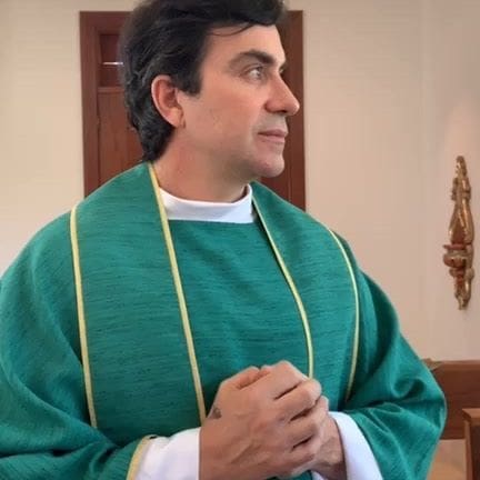 Padre Fábio de Melo assina com a Globo para Dança dos Famosos