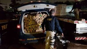 PRF apreende mais de 1,2 tonelada de maconha, avaliada em aproximadamente R$1.200.000,00