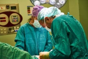 SES recomenda suspens&atilde;o de cirurgias eletivas n&atilde;o essenciais em seis macrorregi&otilde;es de Minas Gerais
