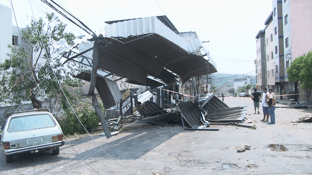 Após rajadas de vento de 43 km/h, moradores de Divinópolis avaliam danos causados por temporal