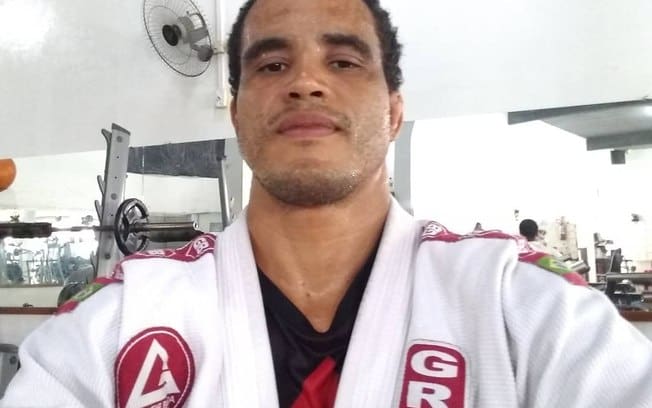 Campeão de jiu-jítsu morre após se engasgar com pedaço de carne em Feira de Santana
