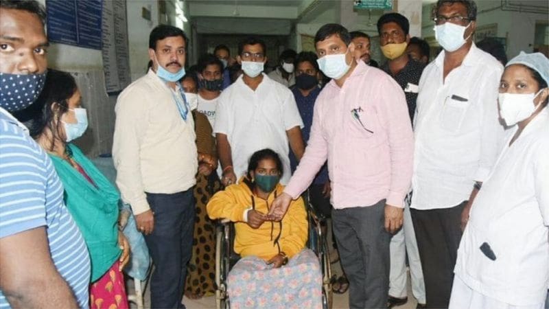 Uma doença misteriosa matou ao menos uma pessoa e levou mais de 200 a hospitais na Índia.