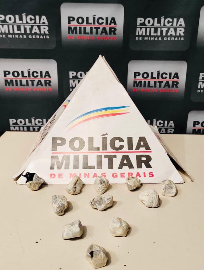 Polícia Militar apreende de drogas no bairro Maria Helena