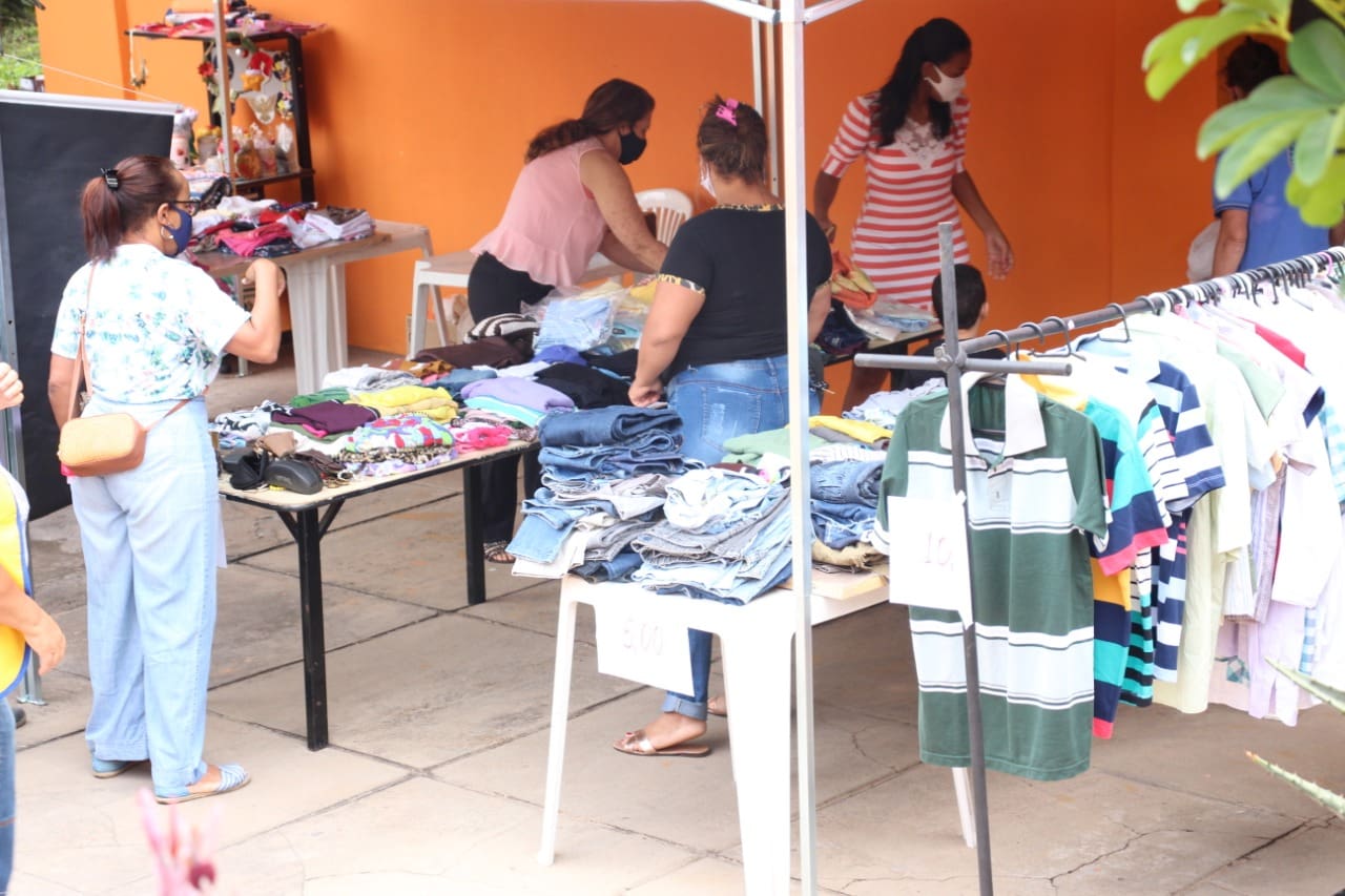 Bazar Solidário vende 1,2 mil peças para ajudar pessoas com deficiência