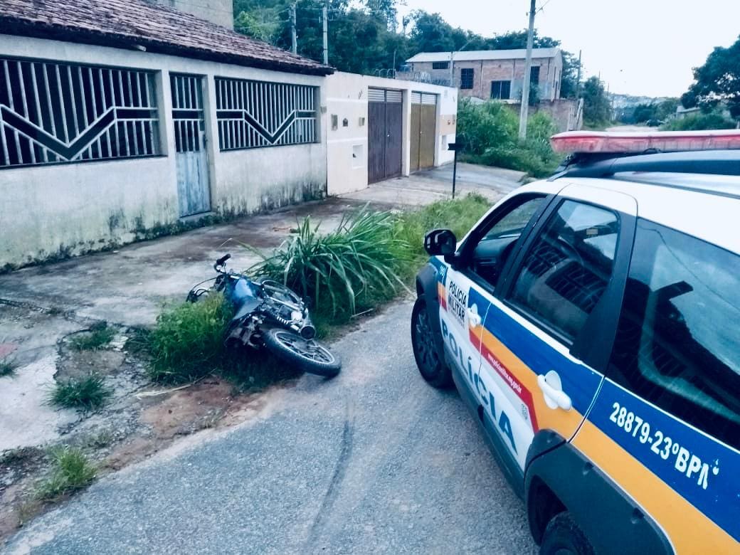 PM recupera moto furtada e dupla é detida no Fortaleza II em Divinópolis