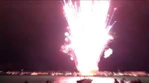 Em San Diego eles acenderam todos os fogos de artifício de uma vez por acidente