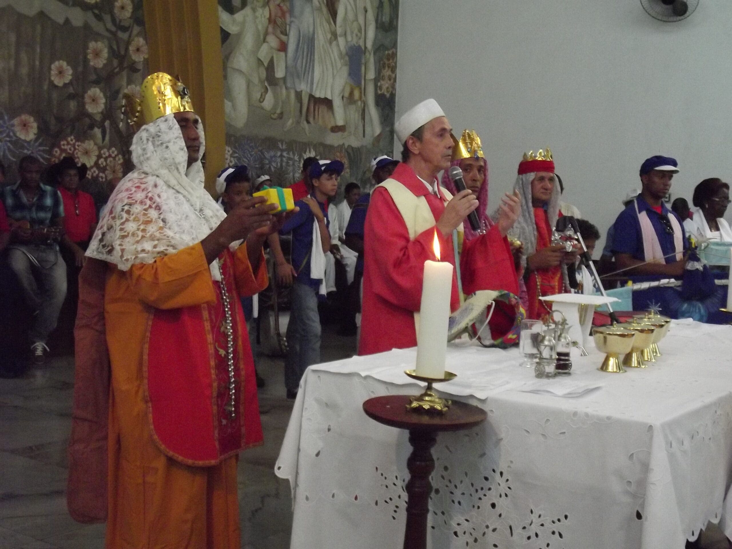 Folias comemoram o Dia dos Santos Reis com missa festiva em Divinópolis