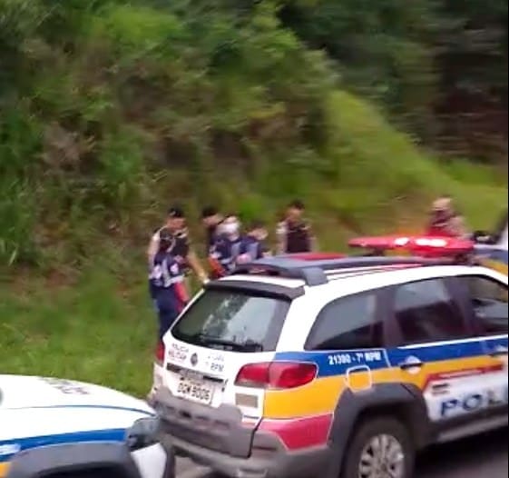 PM mata mulher com um tiro na cabeça e comete suicídio na MG-050 em Itaúna