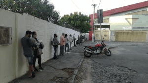 Usu&aacute;rios relatam dificuldades para retirar medicamentos na farm&aacute;cia municipal de Divin&oacute;polis