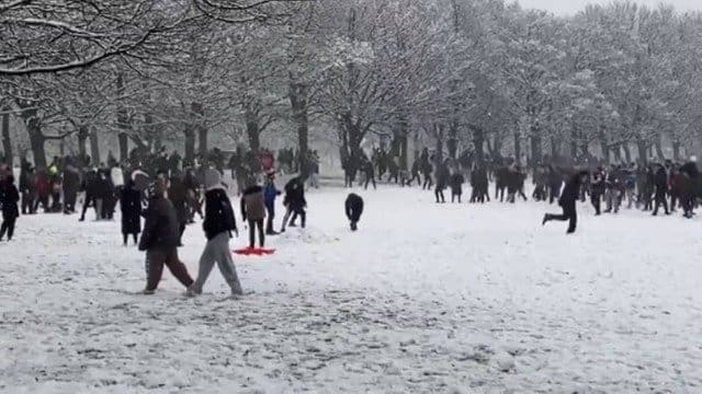 Batalha de bolas de neve resulta em multa de R$ 148 mil na Inglaterra