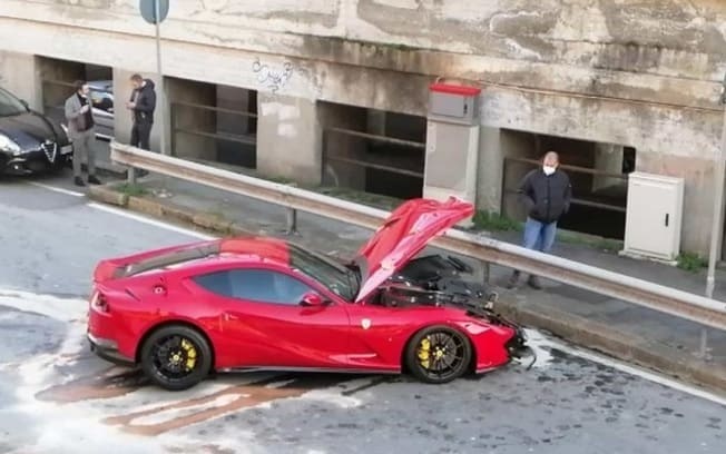 Manobrista de lava rápido bate Ferrari avaliada em quase 2 milhões