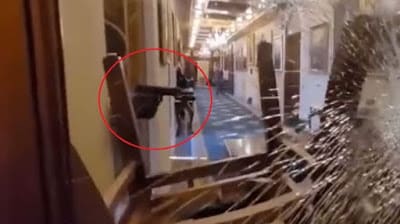 VÍDEO: Imagens mostram momento em que mulher que invadiu o Capitólio é baleada, nos EUA