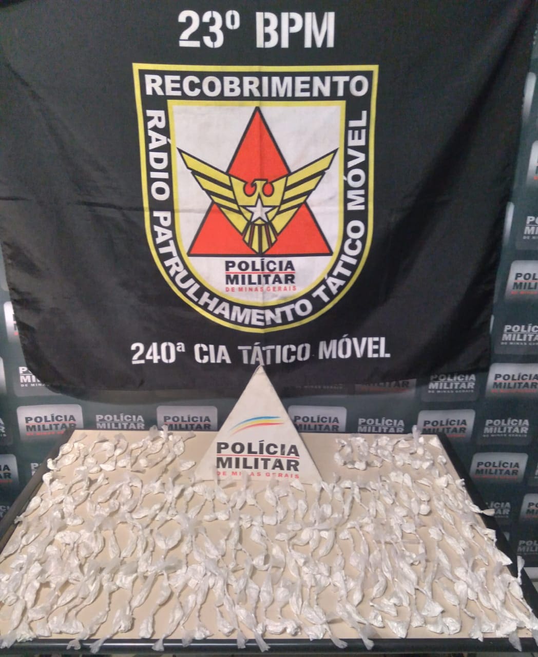 PM apreende aproximadamente 300 por&ccedil;&otilde;es de coca&iacute;na no Jardin&oacute;polis