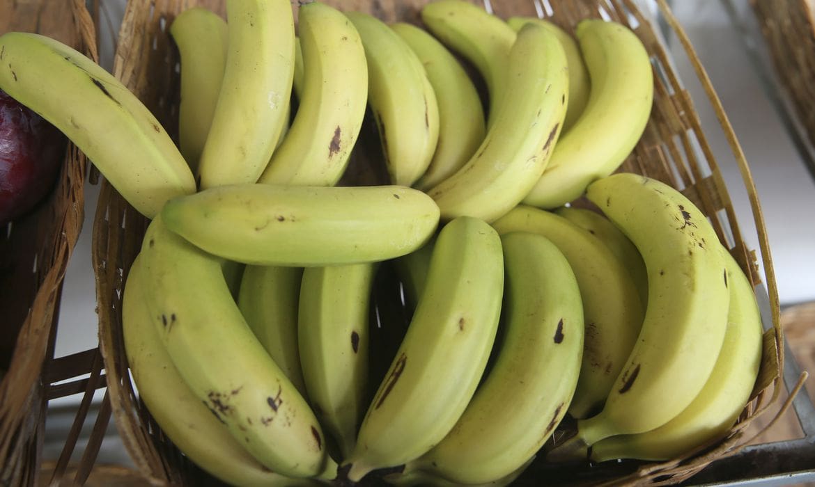 Preços da maçã, banana e melancia têm forte alta em dezembro
