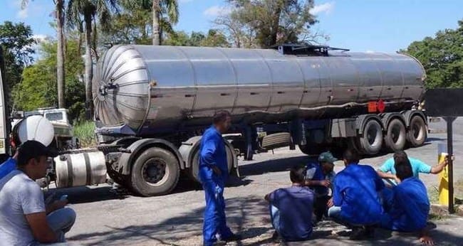 Transportadores de combustíveis em Minas Gerais confirmam paralisação nesta quinta (25)