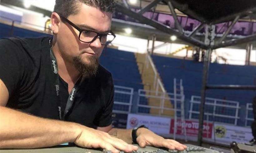 Eduardo Costa lamenta morte de produtor em acidente de moto