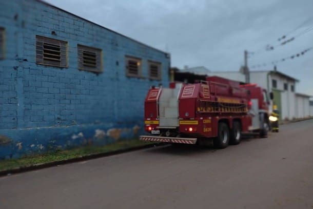Incêndio atinge depósito de fábrica têxtil em Guaranésia, no Sul de Minas