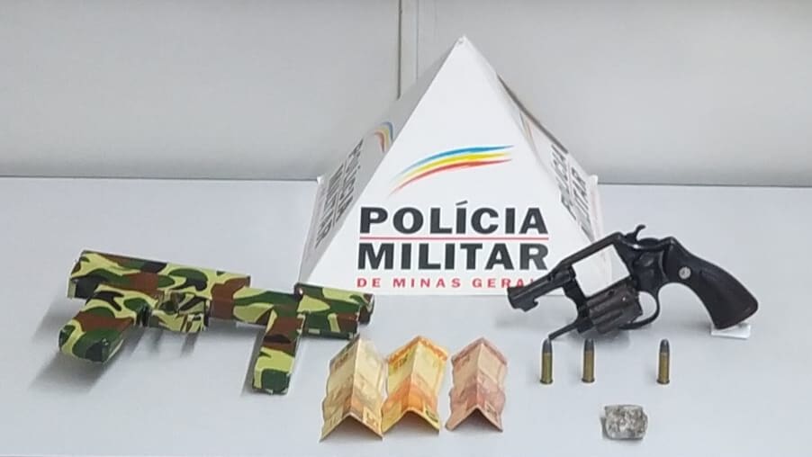 Polícia Militar apreende armas de fogo e drogas em Itaúna