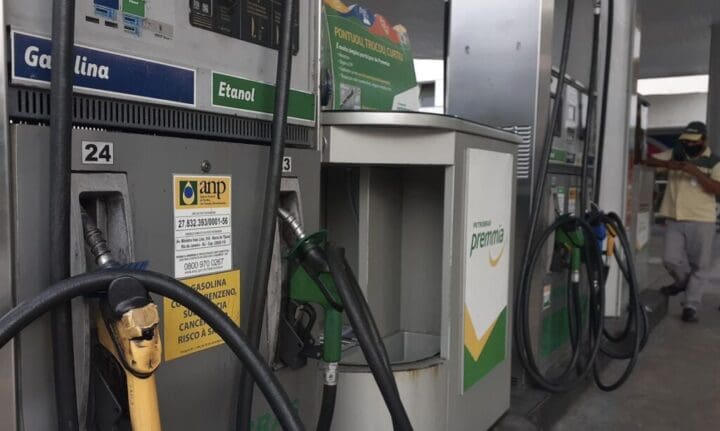Transoeste divulga nota de repúdio contra mais um aumento irresponsável do diesel no país e pede a prefeitura providências urgentes. É necessário aumento da tarifa ou do custeio dos serviços. O diesel subiu mais de 50 por cento em 6 meses. É um absurdo!