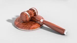 Avô é condenado a 60 anos de prisão por estuprar três netas em Minas Gerais