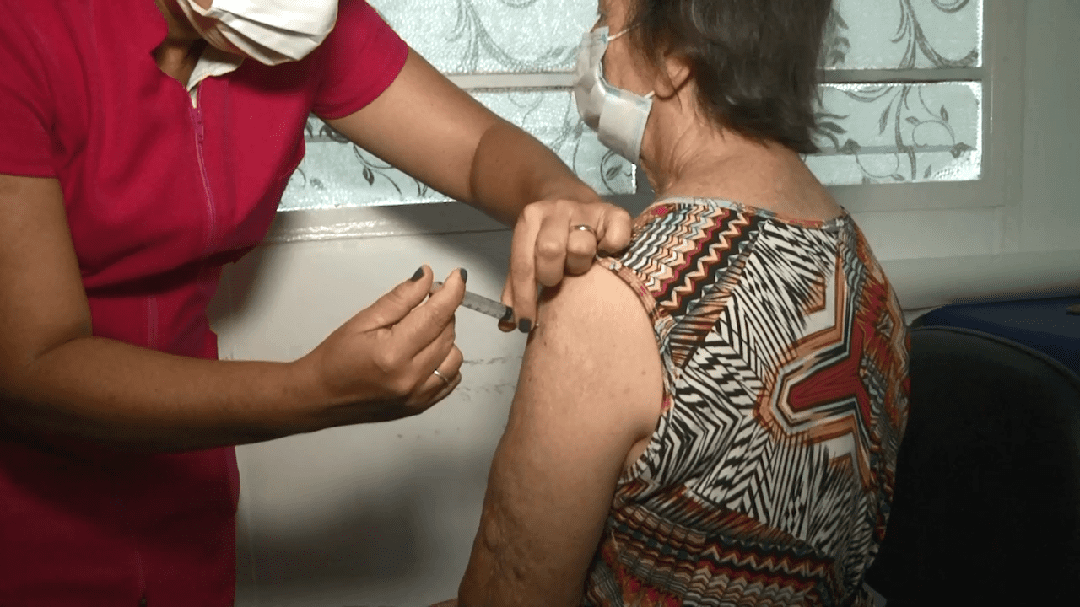 Veja como foi a vacinação de idosos acima dos 88 anos em Divinópolis