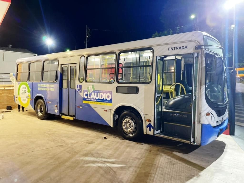 Prefeitura de Cláudio anuncia transporte público gratuito