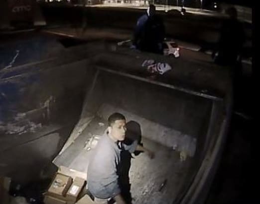 Policia é acionada para resgatar bêbado preso dentro do caminhão de lixo