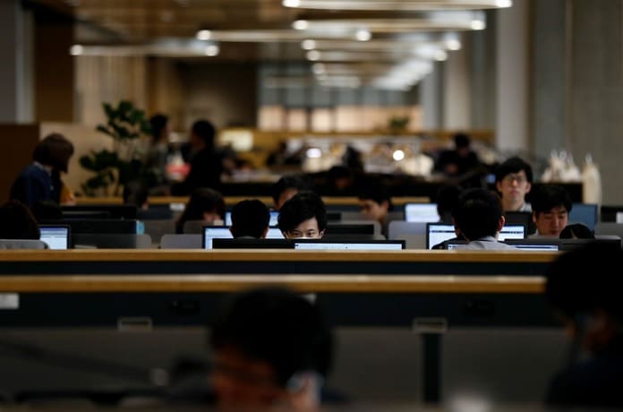 Funcionários públicos são punidos no Japão por sair do trabalho dois minutos mais cedo
