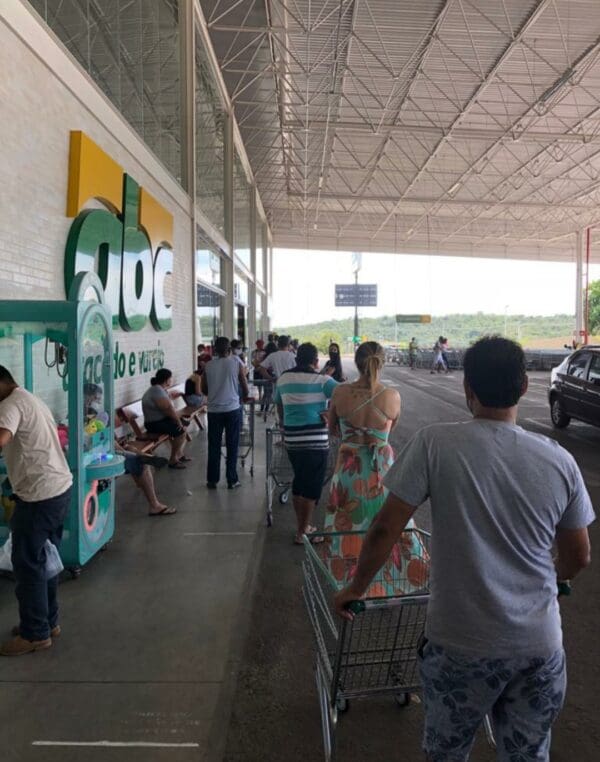 Supermercados de Divinópolis estão adaptando as regras do novo decreto, veja fotos