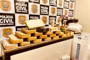 PCMG estoura laborat&oacute;rio de refinamento de drogas, que produziria 100 kg de coca&iacute;na