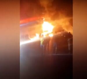 Caminh&atilde;o fica completamente destru&iacute;da em inc&ecirc;ndio registrado na BR 262