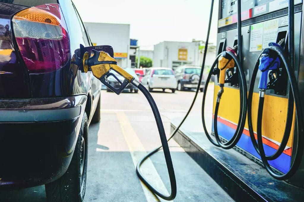 Zema culpa o Governo Federal por aumento nos combustíveis