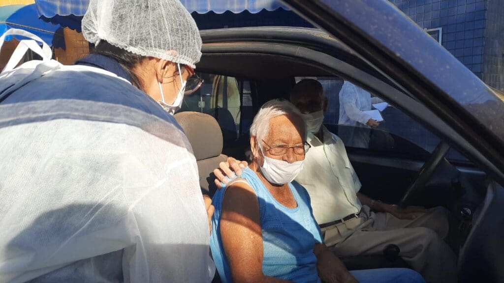 Após paralisação, Divinópolis retoma cadastramento para vacinação contra a Covid-19 de idosos a partir de 67 anos