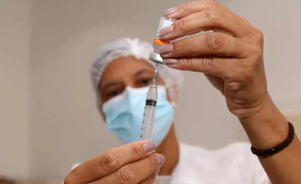 Cadastramento liberado para vacinação de idosos de 74 e 75 anos