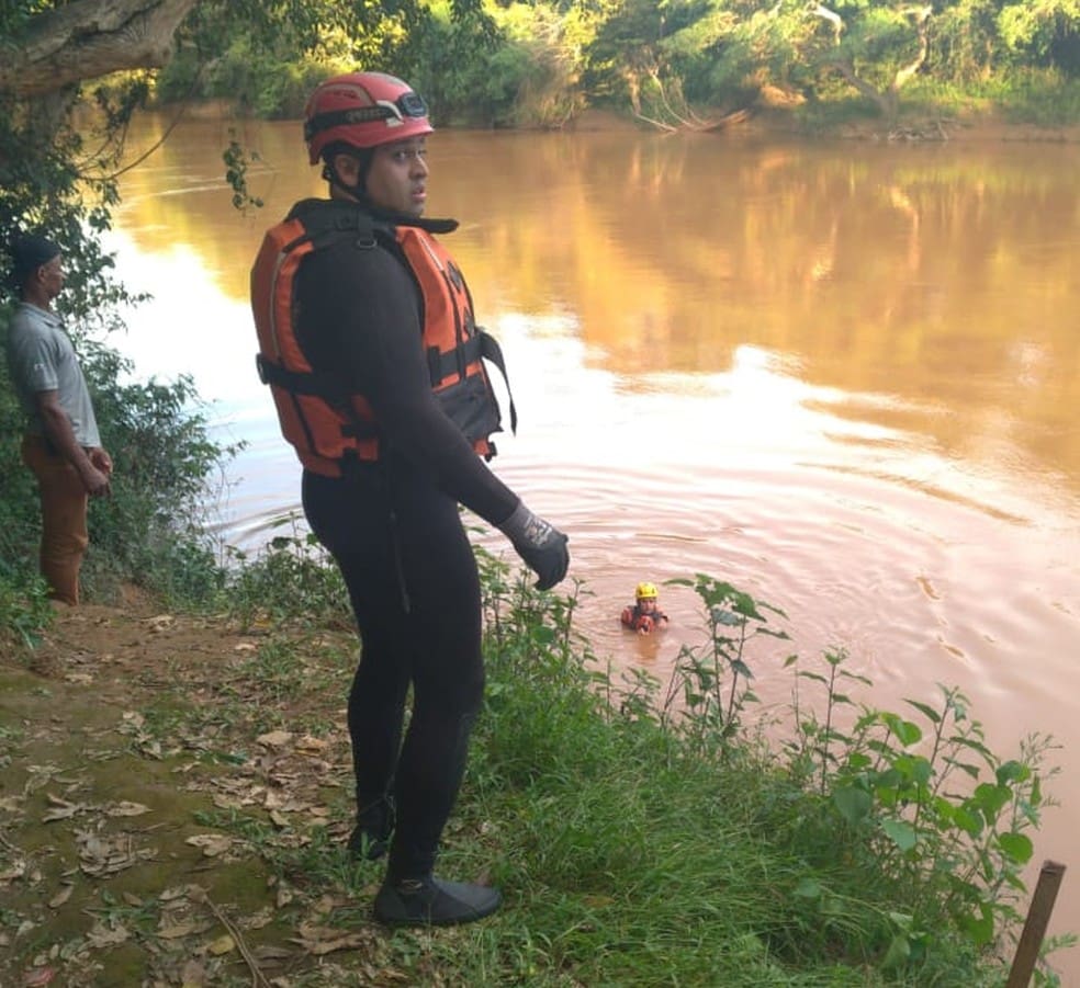 Bombeiros buscam por jovem que desapareceu no Rio São Francisco