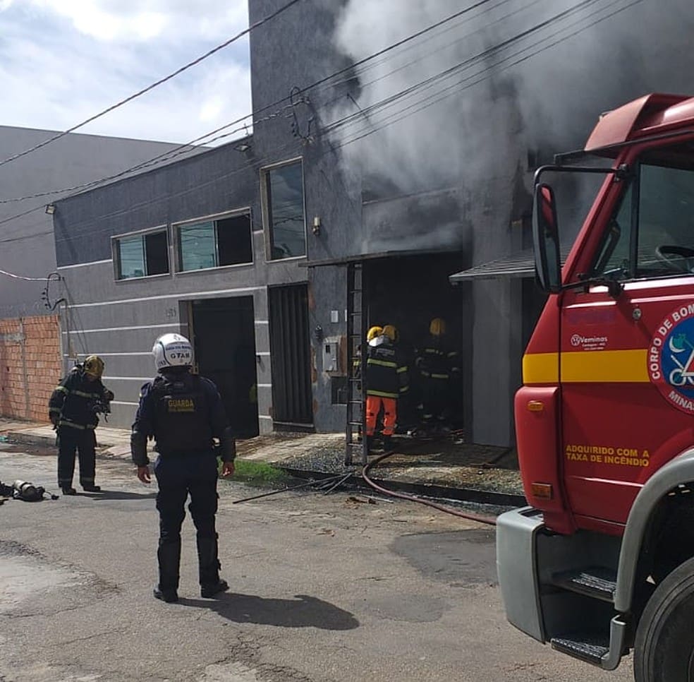 Incêndio atinge fábrica de calçados em Nova Serrana