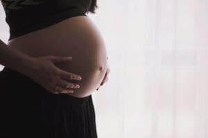 Mortes de gr&aacute;vidas e de m&atilde;es de rec&eacute;m-nascidos por Covid dobram e est&atilde;o acima da m&eacute;dia