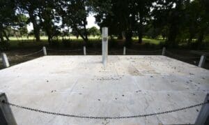 Monumento hist&oacute;rico, t&uacute;mulo vazio de JK reina solit&aacute;rio no cemit&eacute;rio, conhe&ccedil;a a historia do fundador de Bras&iacute;lia