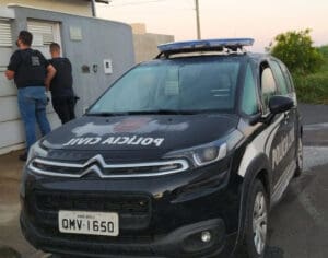 PC de Arax&aacute; cumpriu tr&ecirc;s mandados de busca e apreens&atilde;o contra o assessor de um vereador da cidade investigado por crimes eleitorais