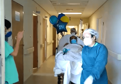 Vídeo: paciente recebe alta após 52 dias na UTI do São João de Deus com Covid-19